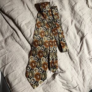 PLAYBOY Vintage Floral Tie in Black and Orange